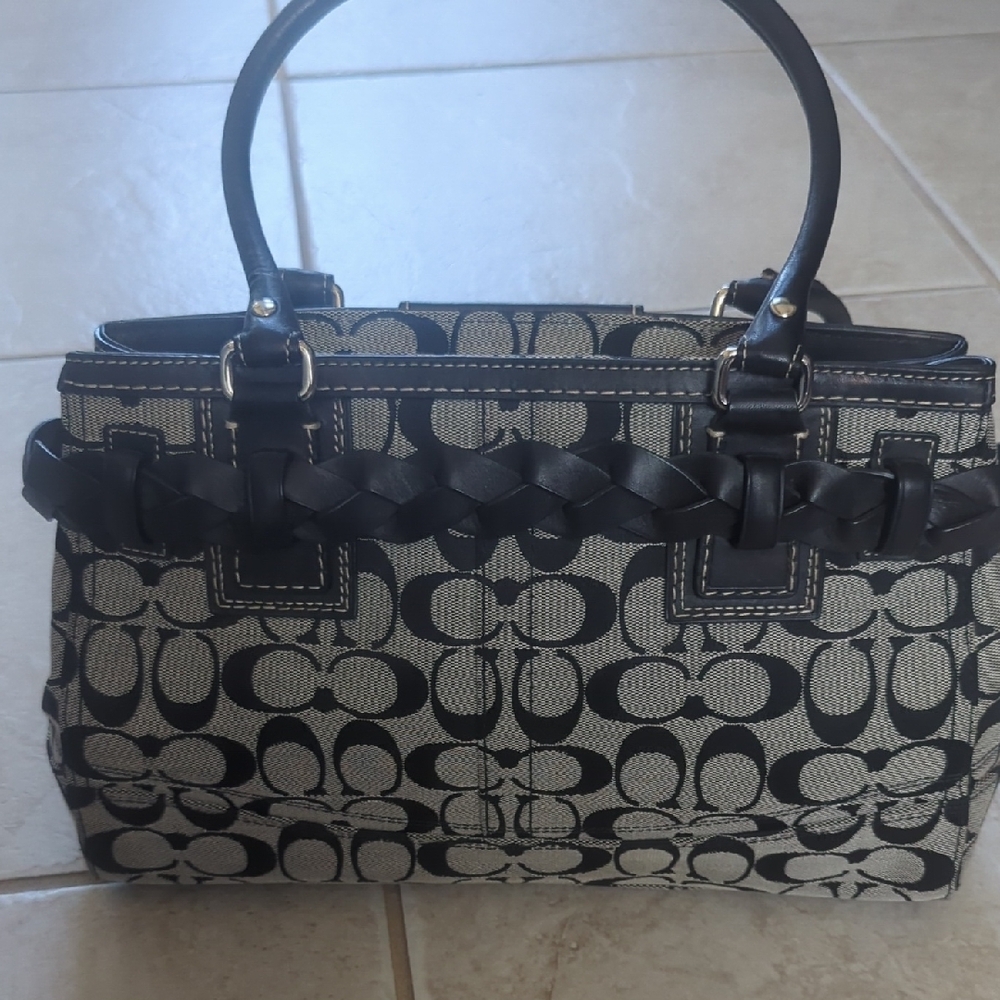 Coach Black and Gray Signature Hamptons Tote Signature C Bag - Picture 6 of 12